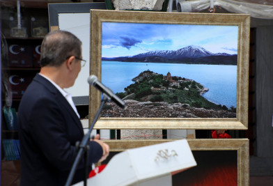 Eyüpsultan'da ‘Bir Dünya Anadolu' sergisi açıldı Eyüpsultan'da ‘Bir Dünya Anadolu' sergisi açıldı