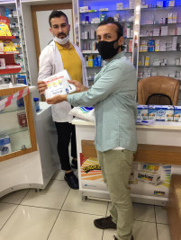 Vatandaşlara Maske, Eczanelere İlaç Poşeti Dağıtıyoruz... Vatandaşlara Maske, Eczanelere İlaç Poşeti Dağıtıyoruz...