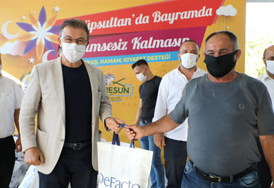 Eyüpsultan'da Evsiz Vatandaşlara Bayram Sevinci Eyüpsultan'da Evsiz Vatandaşlara Bayram Sevinci