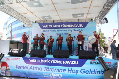 İkinci yüzme havuzunun temeli atıldı İkinci yüzme havuzunun temeli atıldı