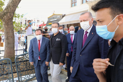 Cumhurbaşkanı Erdoğan, doğalgaz müjdesi öncesi Eyüpsultan'ı ziyaret etti Cumhurbaşkanı Erdoğan, doğalgaz müjdesi öncesi Eyüpsultan'ı ziyaret etti
