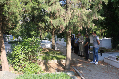 Prof. Dr. Nezih Eldem mezarı başında anıldı Prof. Dr. Nezih Eldem mezarı başında anıldı