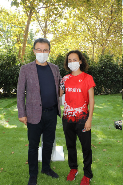 Başkan Deniz Köken, Balkan Şampiyonu Tuğçe'yi tebrik etti Başkan Deniz Köken, Balkan Şampiyonu Tuğçe'yi tebrik etti