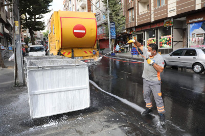 Esentepe'de temizlik ve dezenfeksiyon çalışması Esentepe'de temizlik ve dezenfeksiyon çalışması