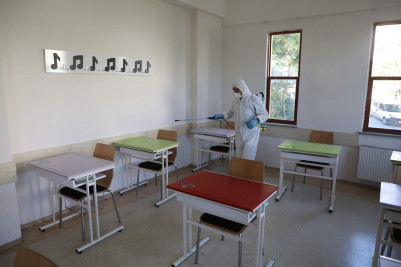 Düğmeciler'de Temizlik ve Dezenfeksiyon Çalışması Düğmeciler'de Temizlik ve Dezenfeksiyon Çalışması