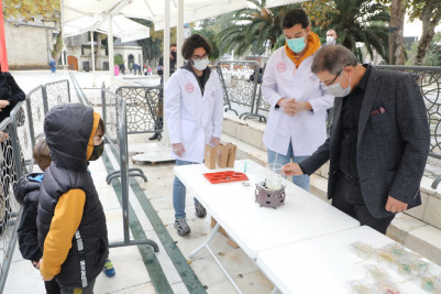 Eyüpsultan'da Çocuklara Hijyen Artırıcı Oyuncaklı Sabun Dağıtıldı Eyüpsultan'da Çocuklara Hijyen Artırıcı Oyuncaklı Sabun Dağıtıldı