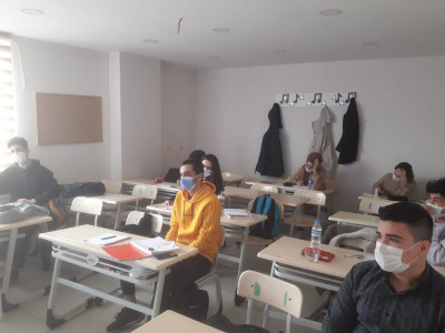 Bilgi Evleri ve Gençlik Merkezleri'nde yüz yüze eğitimler başladı Bilgi Evleri ve Gençlik Merkezleri'nde yüz yüze eğitimler başladı