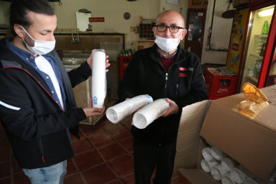 Kıraathanelere karton bardak dağıtıyoruz Kıraathanelere karton bardak dağıtıyoruz