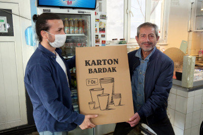 Kıraathanelere karton bardak dağıtıyoruz Kıraathanelere karton bardak dağıtıyoruz