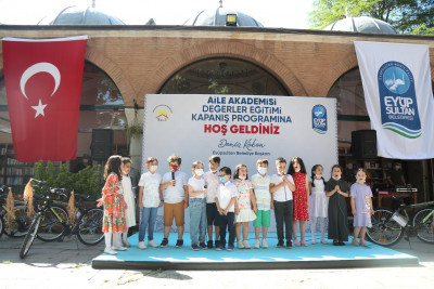 Değerler Eğitimi'ni tamamlayan öğrencilere bisiklet Değerler Eğitimi'ni tamamlayan öğrencilere bisiklet