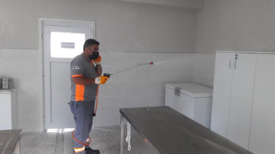 Kemerburgaz Sokak Hayvanları Kliniği dezenfekte edildi Kemerburgaz Sokak Hayvanları Kliniği dezenfekte edildi