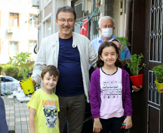 Defterdar ve Nişanca'da sepetler fesleğenler için salındı Defterdar ve Nişanca'da sepetler fesleğenler için salındı