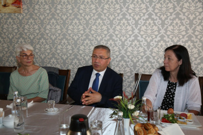 Hayvanseverlerle toplantı yapıldı Hayvanseverlerle toplantı yapıldı