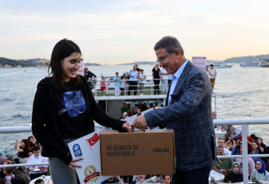 “Okumak Güzeldir” Kitap Okuma Yarışması'nın kazananları ödüllerini Boğaz'da aldı