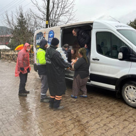 Deprem bölgesindeki kardeşlerimizle gönül sofralarında buluşuyoruz