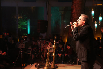 Ömer Karaoğlu unutulmayan ezgilerini seslendirdi Ömer Karaoğlu unutulmayan ezgilerini seslendirdi