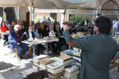 Kitap ve Obje Müzayedesi yoğun ilgi gördü Kitap ve Obje Müzayedesi yoğun ilgi gördü