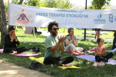 Yoga tutkunları Eyüpsultan'da buluştu Yoga tutkunları Eyüpsultan'da buluştu