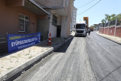 Cadde ve sokaklarda asfaltlama çalışmaları devam ediyor Cadde ve sokaklarda asfaltlama çalışmaları devam ediyor