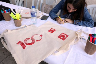 Dünya Kız Çocukları Günü'nde rengarenk atölye Dünya Kız Çocukları Günü'nde rengarenk atölye