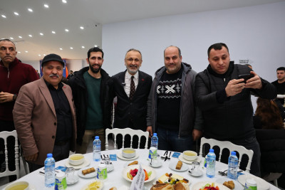 Başkan Özmen belediye personeliyle iftar sofrasında buluştu