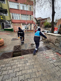 Eyüpsultan'da yağmur suyu ızgaraları ve hatları temizlendi Eyüpsultan'da yağmur suyu ızgaraları ve hatları temizlendi