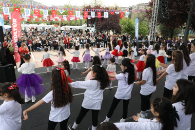 Eyüpsultan'da Tohumdan Sofraya Lezzet Yolculuğu: Gastronomi Günlükleri ve 23 Nisan Coşkusu Buluştu! Eyüpsultan'da Tohumdan Sofraya Lezzet Yolculuğu: Gastronomi Günlükleri ve 23 Nisan Coşkusu Buluştu!