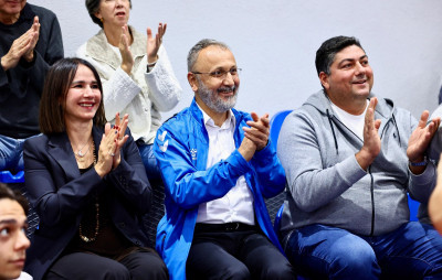 Başkan Özmen, Kadın Voleybol Takımı'nın ilk maçını tribünden takip etti