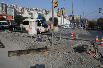 Eyüpsultan'da 30 Yıllık Trafik Sorunu Tarihe Karışıyor: Silahtarağa Kavşağı Düzenlemesi Başladı