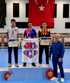 Eyüpsultan Belediyesi sporcuları zirvede