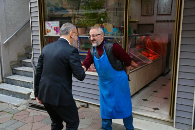 Başkan Özmen, Rami Yeni Mahalle'de esnafla buluştu