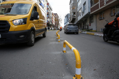 Muhtar Camii Sokak'ta trafik sorununa çözüm
