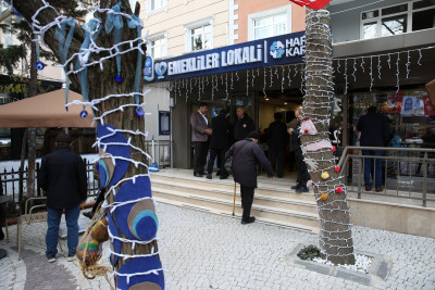 Emekliler Lokali'nde yeni yıl coşkusu