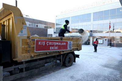 Eyüpsultan Belediyesi Yoğun Kar Yağışına Karşı 7/24 Sahadaydı