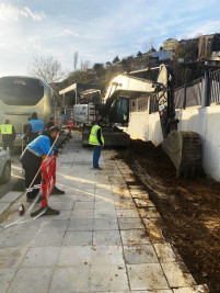 Fen İşleri Ekipleri, kış şartlarına rağmen Eyüpsultan'ın dört bir yanında sahadaydı