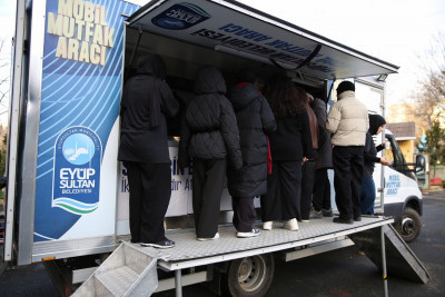 Eyüpsultan Belediyesi'nden öğrencilere gönülleri ısıtan ikram