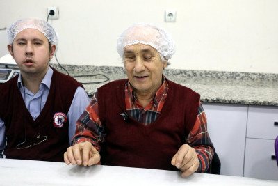 Görme engelli kursiyerler pizza yaptı