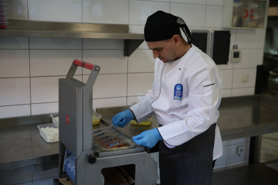 Eyüpsultan Belediyesi'nden ihtiyaç sahiplerine sıcak yemek desteği