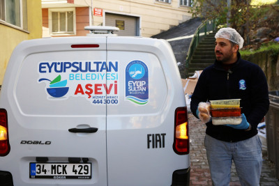 Eyüpsultan Belediyesi'nden ihtiyaç sahiplerine sıcak yemek desteği
