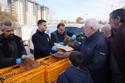 Eyüpsultan Belediyesi'nden vatandaşlara pide ikramı