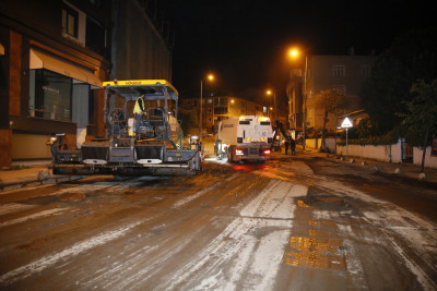 Bahçeköy Caddesi'nde asfalt yenileme çalışması