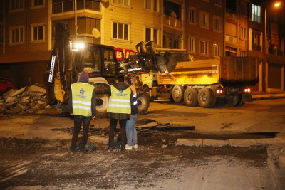 Bahçeköy Caddesi'nde asfalt yenileme çalışması