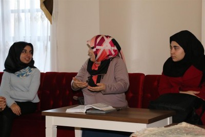 Afife Hatun Kültür Evi'nde Gençlerle Hasbihal Afife Hatun Kültür Evi'nde Gençlerle Hasbihal