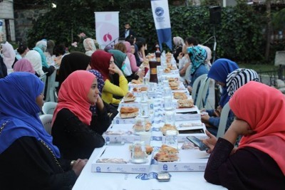 İslam Dünyasının Bayan Öğrencileri İftarda Buluştu İslam Dünyasının Bayan Öğrencileri İftarda Buluştu