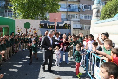 Miniklerin İmza Yarışı