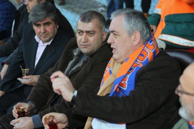 Alibeyköyspor'lu Futbolcularla Galibiyet Sevinci Alibeyköyspor'lu Futbolcularla Galibiyet Sevinci