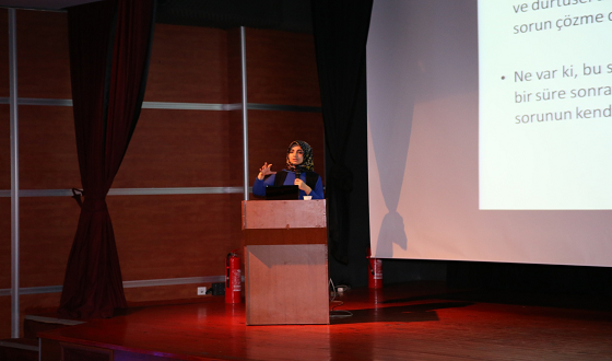 Çocuklar “Uçan Sihirli Şemsiye”ye Bayıldı! Çocuklar “Uçan Sihirli Şemsiye”ye Bayıldı!