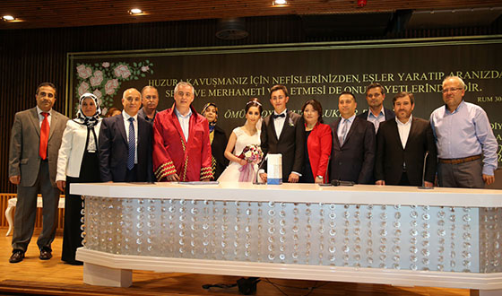 Arıkan ve Varlıoğlu Ailelerinin Mutlu Günü Arıkan ve Varlıoğlu Ailelerinin Mutlu Günü