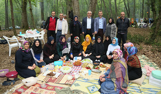 Kurtkemeri'nde Piknik Sezonu Açıldı Kurtkemeri'nde Piknik Sezonu Açıldı