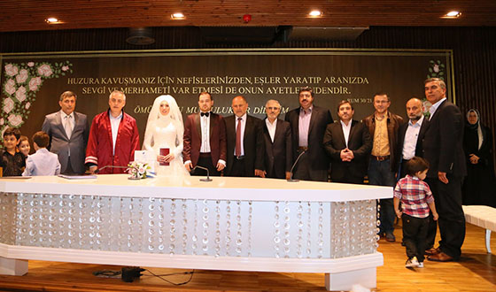 Genç Çifte Ömür Boyu Mutluluklar Genç Çifte Ömür Boyu Mutluluklar
